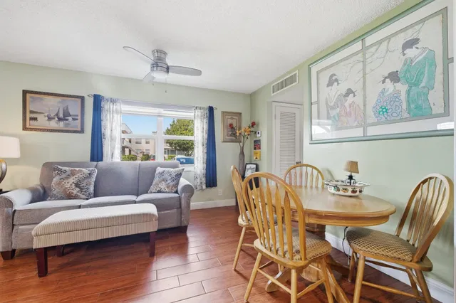 Residence photo 10