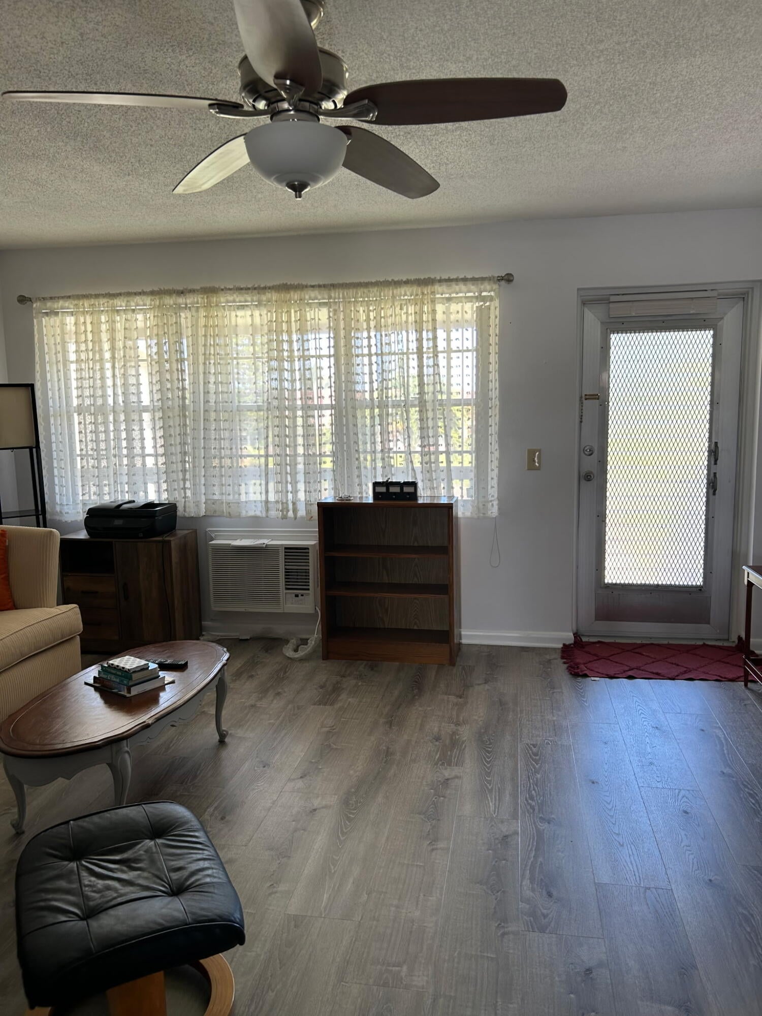 Unit H photo 24