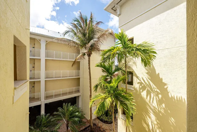 Harborage Yacht Club Unit 302 photo 8