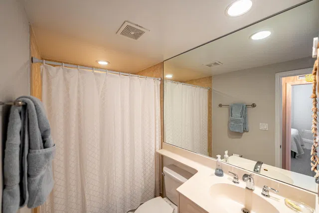 Harborage Yacht Club Unit 302 photo 27