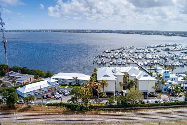 Harborage Yacht Club Unit 302 photo 48