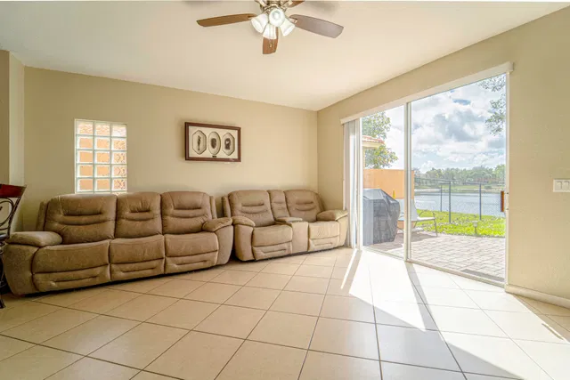 Residence photo 5