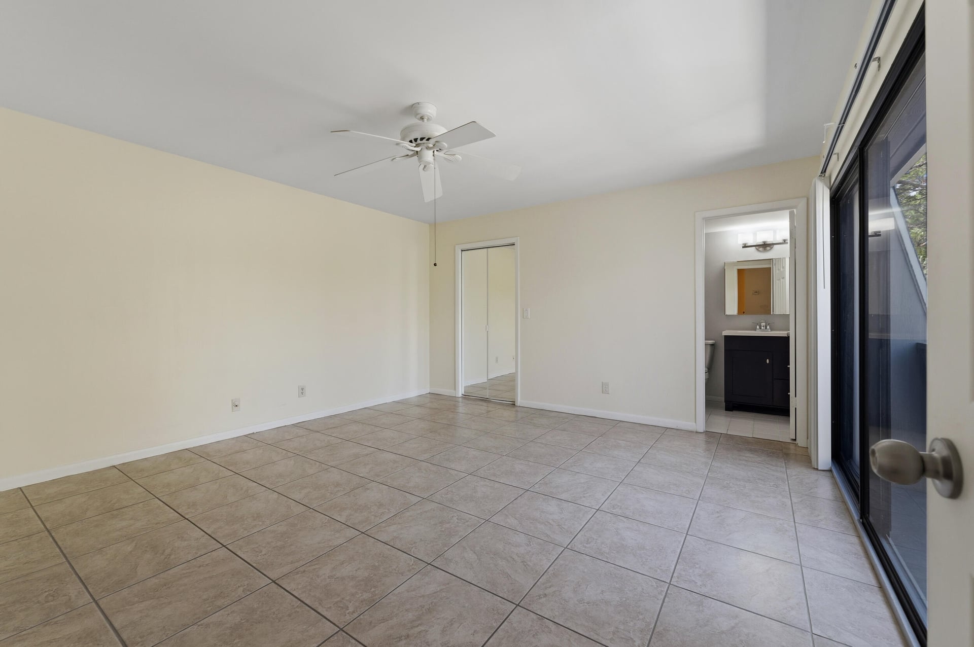 Residence photo 17