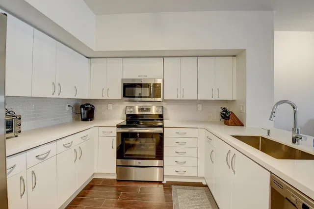 Pineapple Grove Village Condominiums Unit 2516 photo 8