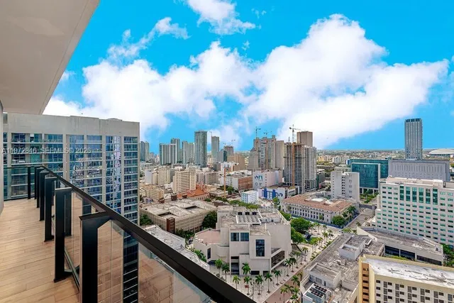 The Elser Hotel & Residences 2418