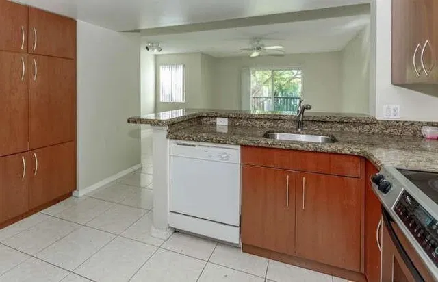 Unit 1508 photo 6