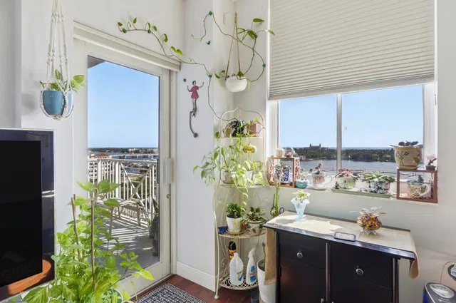 The Strand Unit 1004 photo 2