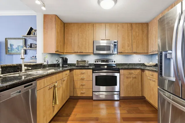 The Strand Unit 1004 photo 3
