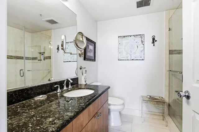 The Strand Unit 1004 photo 4