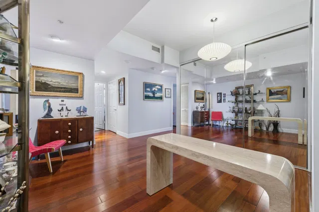 The Strand Unit 1004 photo 5