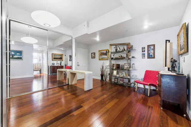 The Strand Unit 1004 photo 6