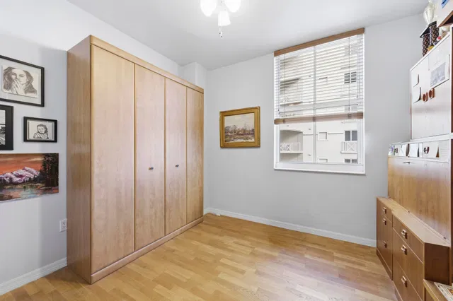 The Strand Unit 1004 photo 12
