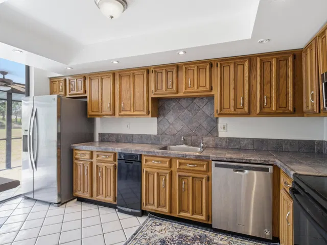 Unit 104 photo 11