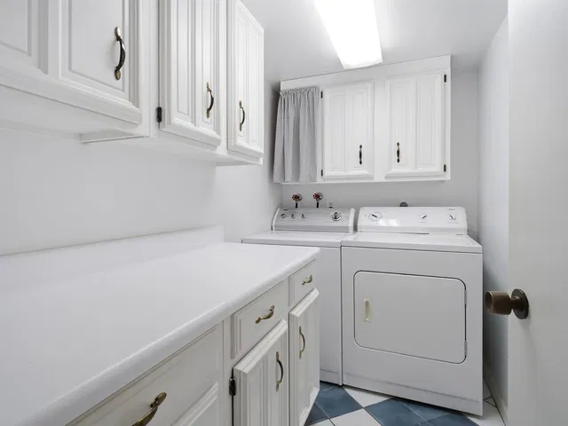 Unit 104 photo 15