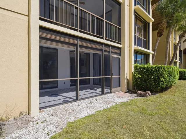 Unit 104 photo 17