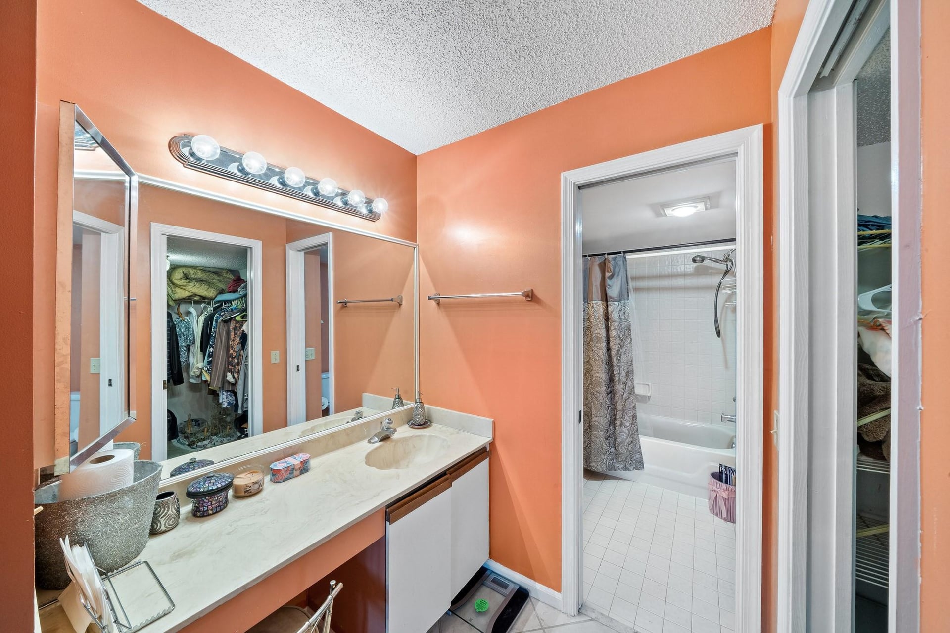 Unit 203 photo 22