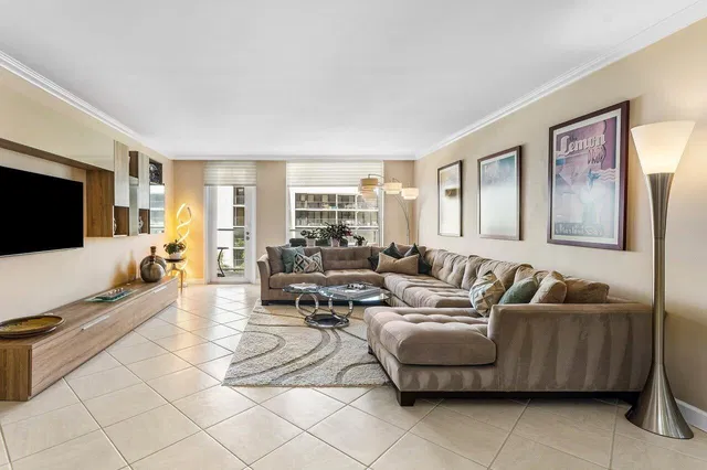 The Patrician of Palm Beach Unit 5010 photo 9