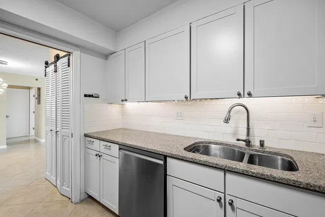 Unit 207 photo 8