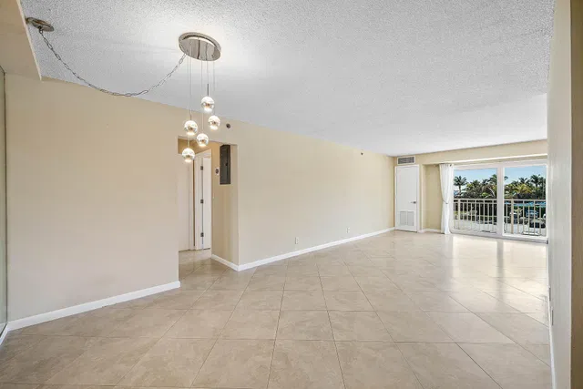 Unit 207 photo 12