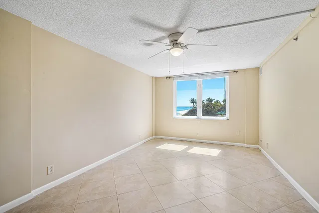 Unit 207 photo 14
