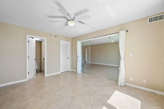 Unit 207 photo 28