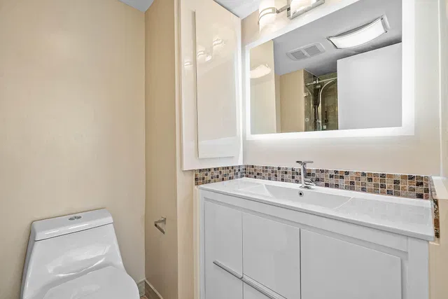 Unit 207 photo 29