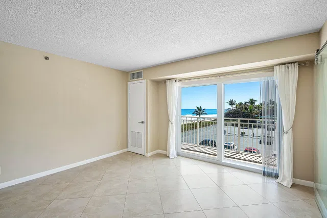 Unit 207 photo 36