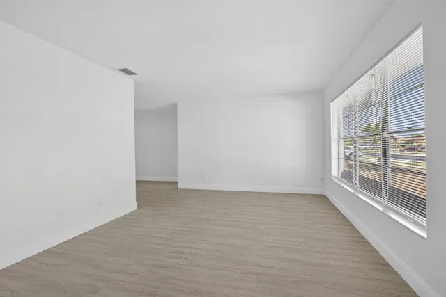  Residence photo 4