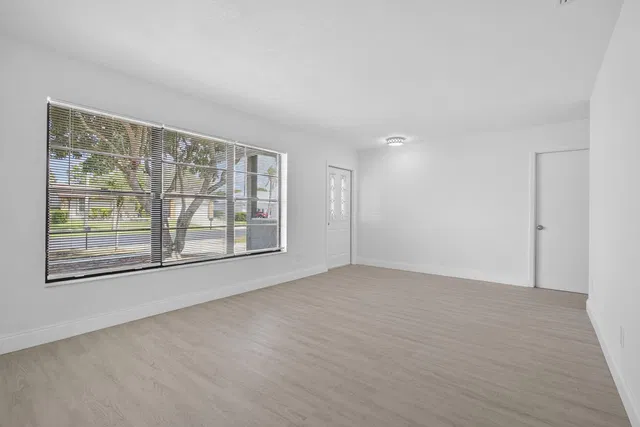  Residence photo 6