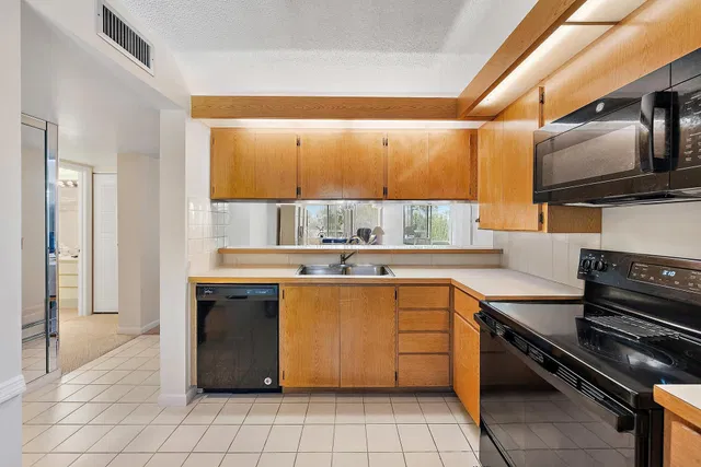 Unit 303 photo 2