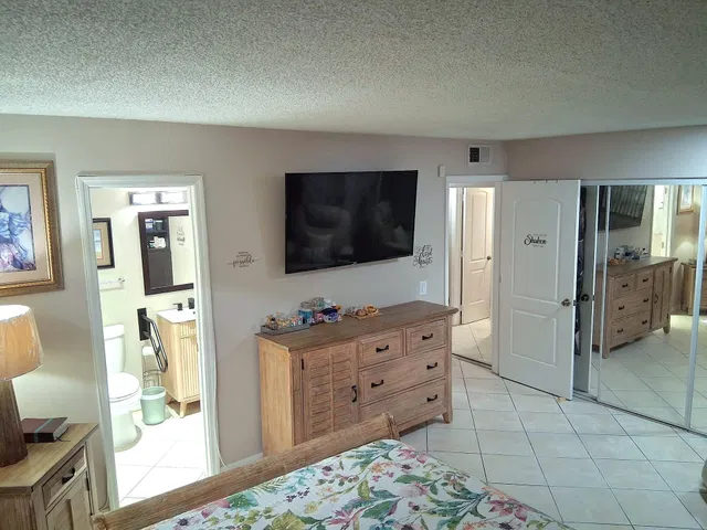 Unit A photo 11
