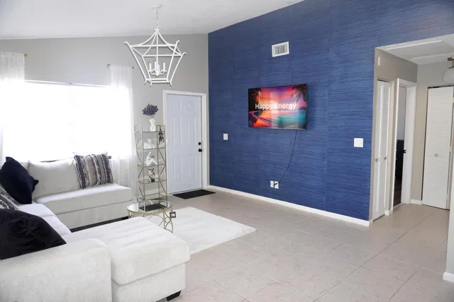 Residence photo 5