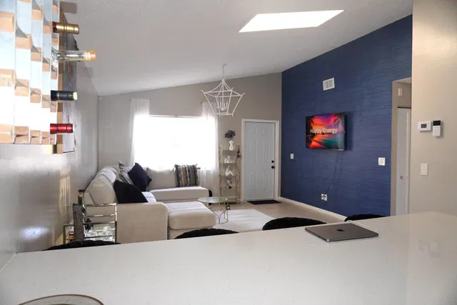  Residence photo 6