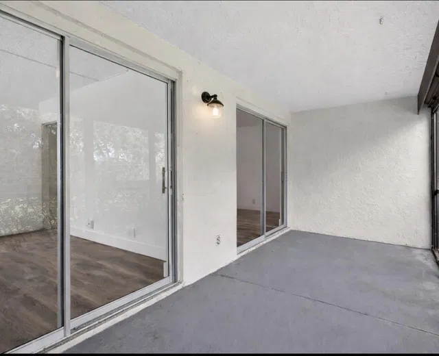 Unit C photo 18