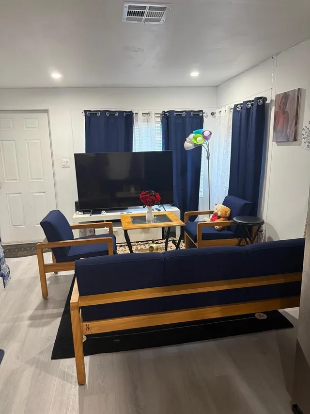 Residence photo 2