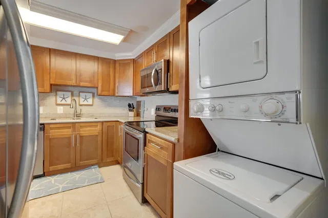 Unit 503 photo 17
