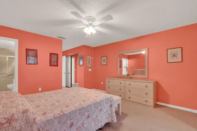 Unit B photo 24