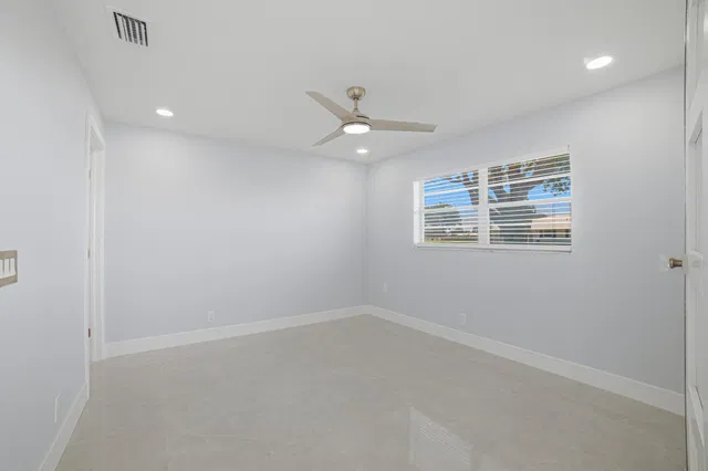 Unit 142 photo 31
