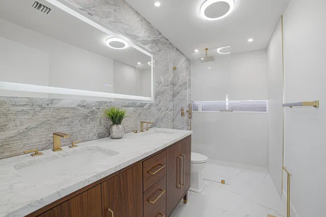 Unit 142 photo 33