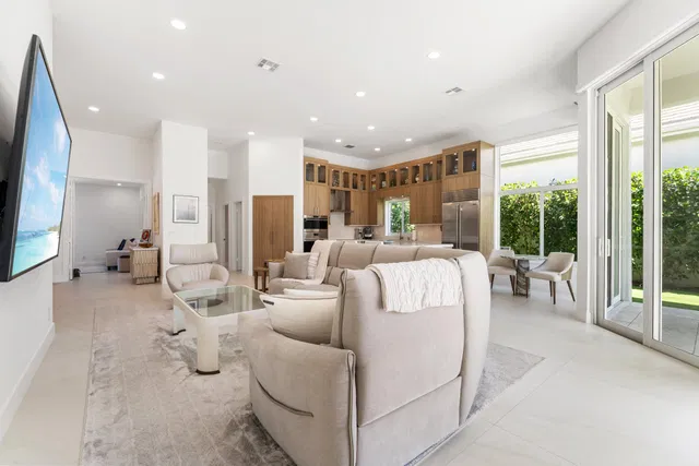 Woodfield Country Club Residence photo 4