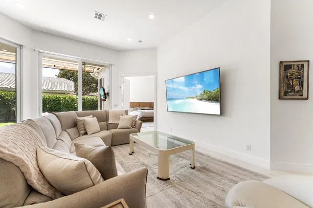 Woodfield Country Club Residence photo 2