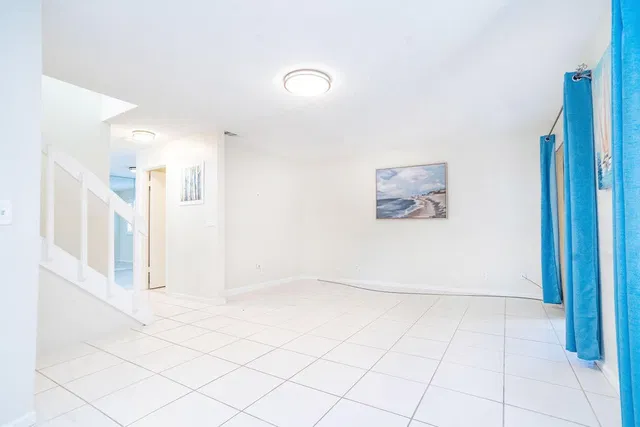 Unit 124 photo 3
