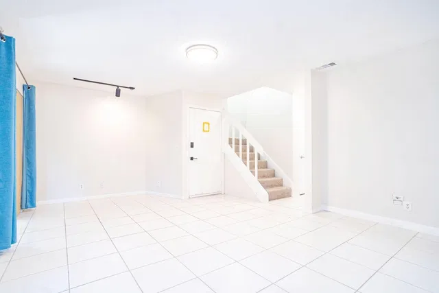 Unit 124 photo 5