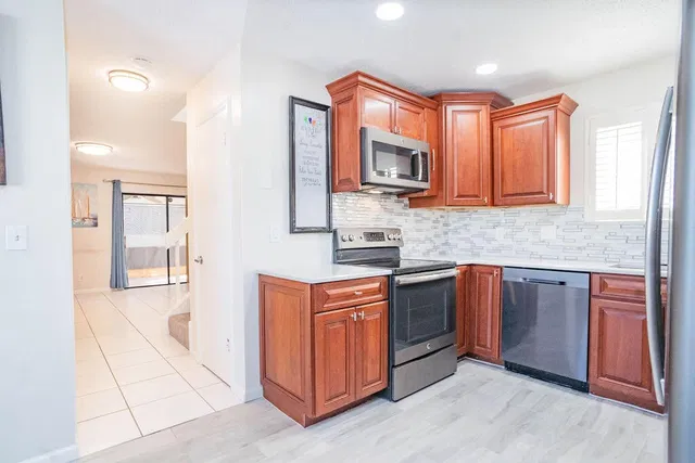 Unit 124 photo 11