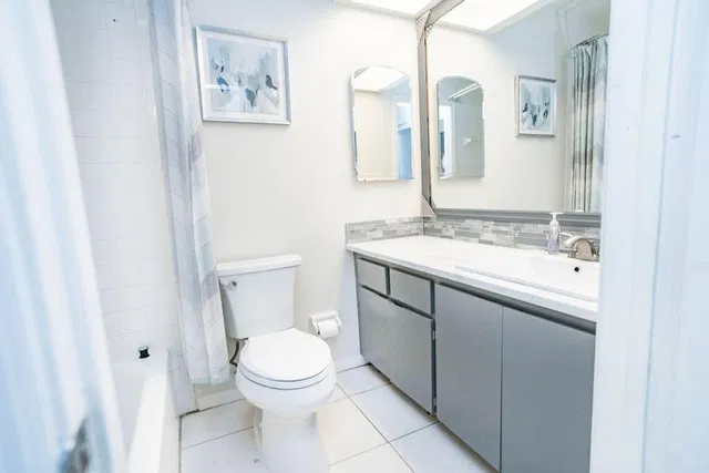Unit 124 photo 20