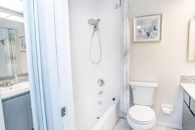 Unit 124 photo 21
