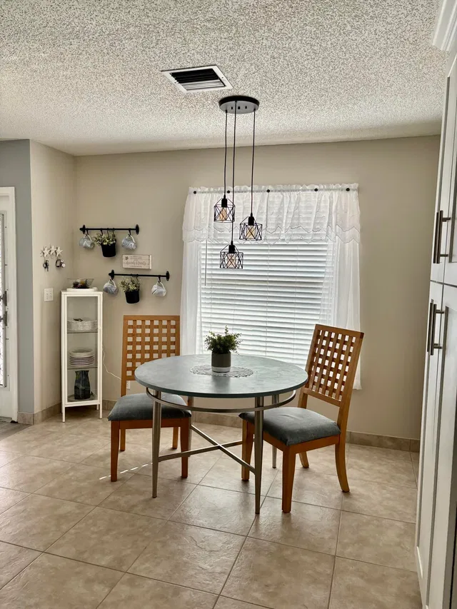 Unit 202 photo 5