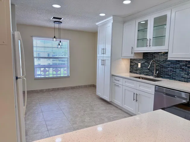 Unit 202 photo 7