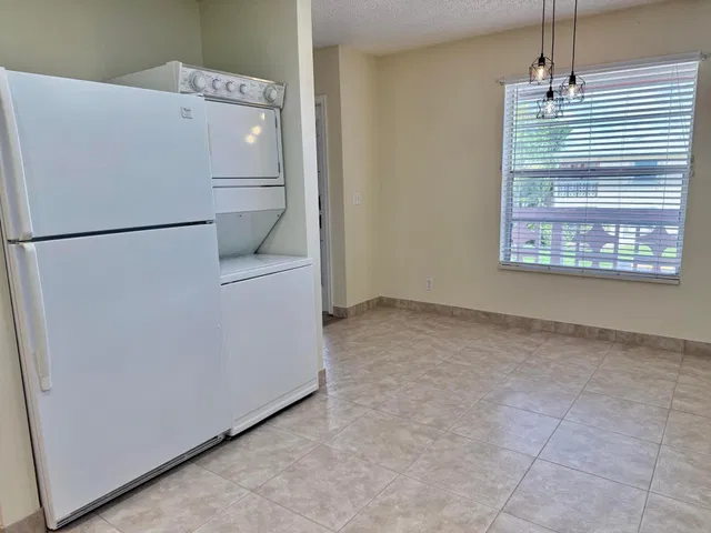 Unit 202 photo 8