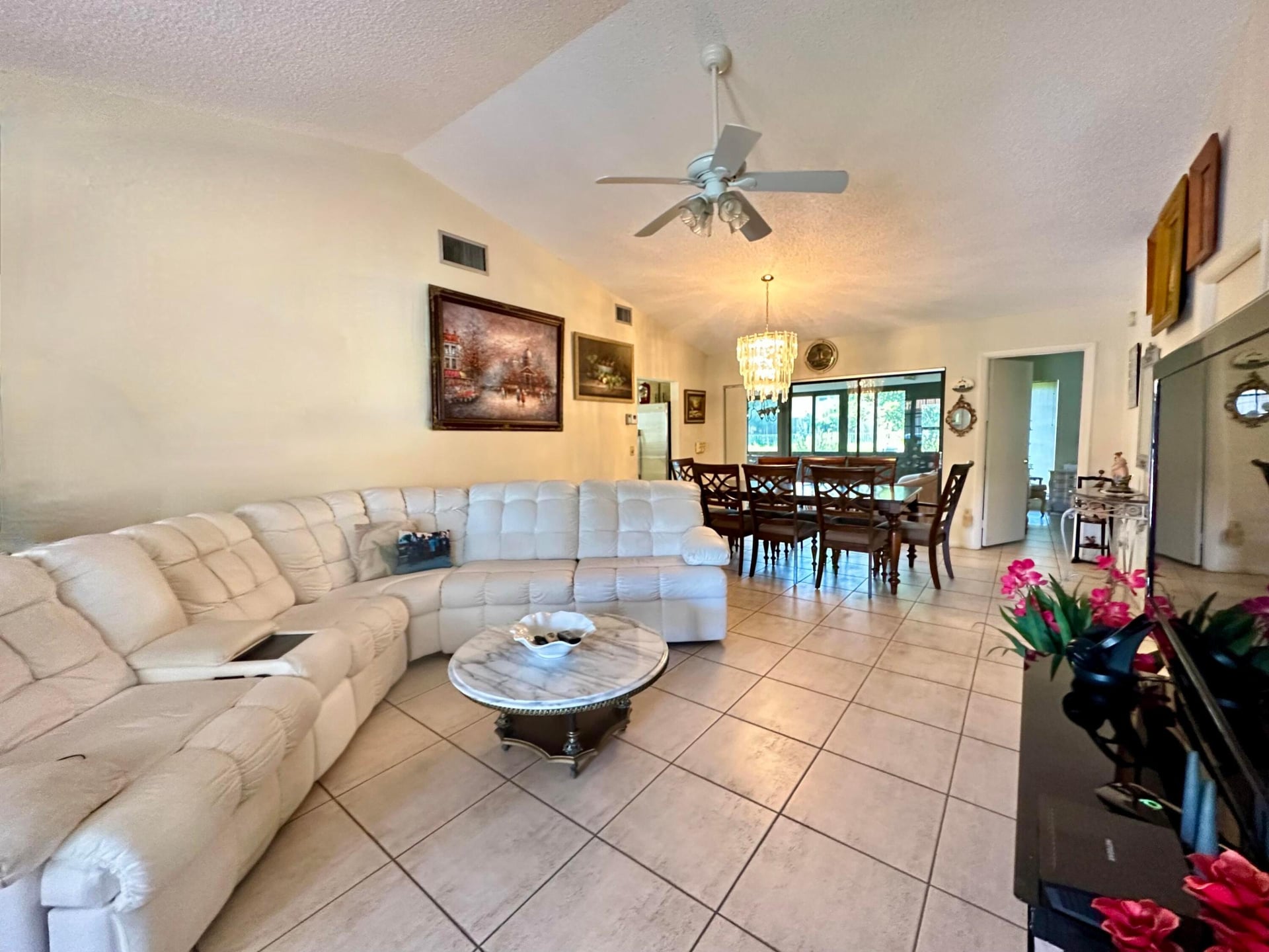 Residence photo 5